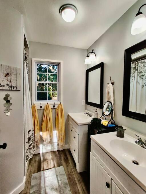 Honeycomb Gem, Beautifully Designed & Near Downtown Thomasville Exterior foto