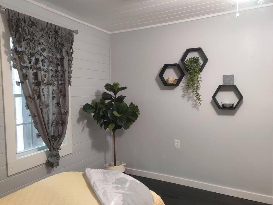 Honeycomb Gem, Beautifully Designed & Near Downtown Thomasville Exterior foto