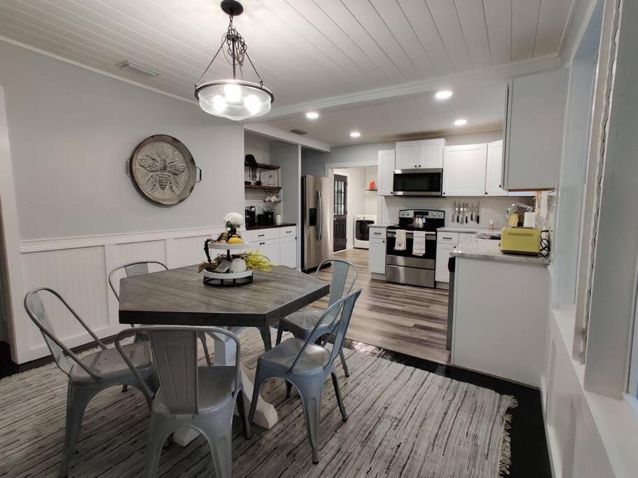 Honeycomb Gem, Beautifully Designed & Near Downtown Thomasville Exterior foto